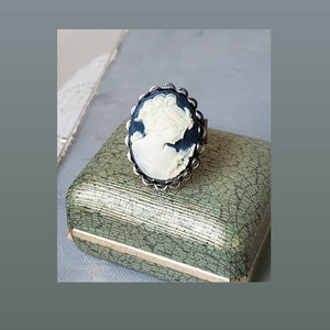 Cameo Ring - Lady