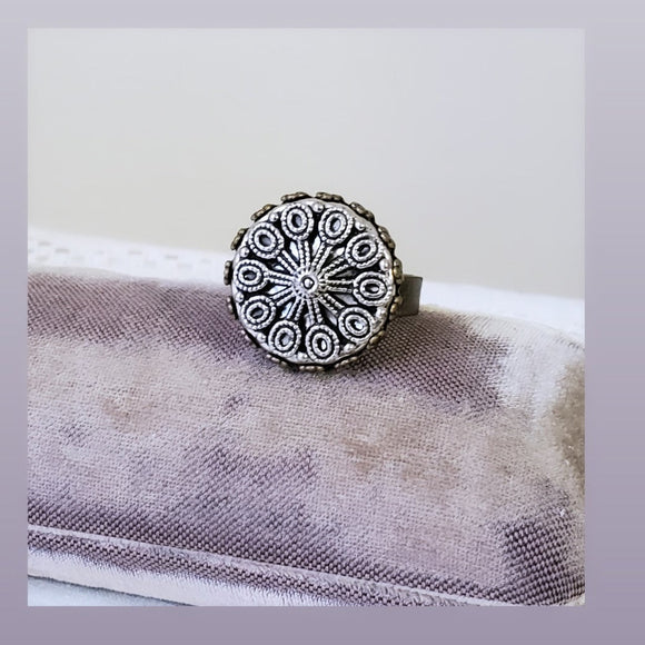 1940's Twinkle Button Ring